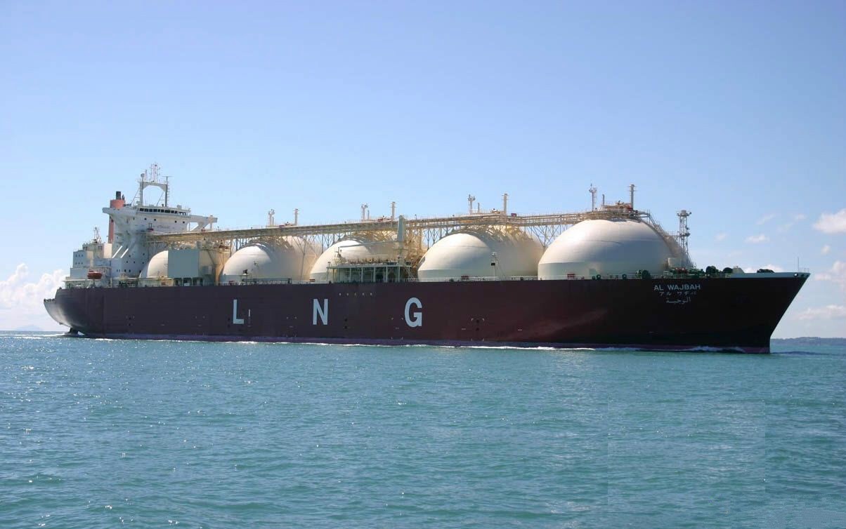 LNG carrier mastic application