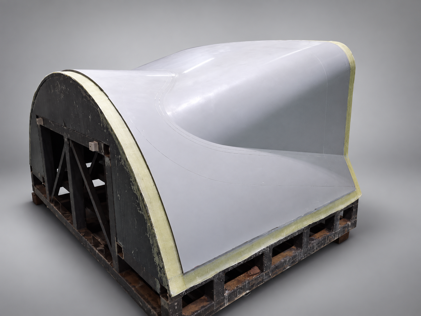 General-temperature composite mould on a support frame